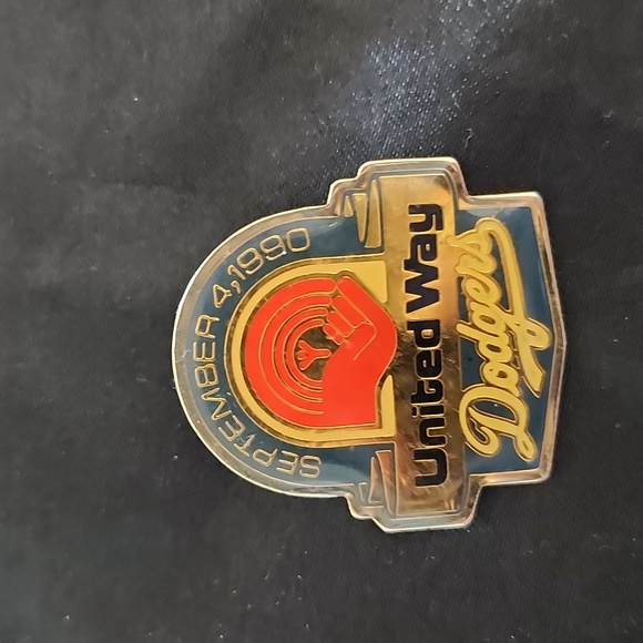 MLB Other - RARE 1990 Los Angeles Dodgers Pin Baseball United Way Lapel MLB Logo Club CA USA